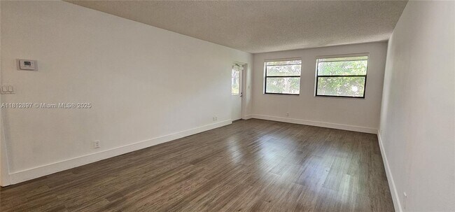 Building Photo - 8100 Geneva Ct