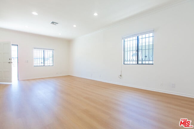 Foto del edificio - 1443 N Mariposa Ave