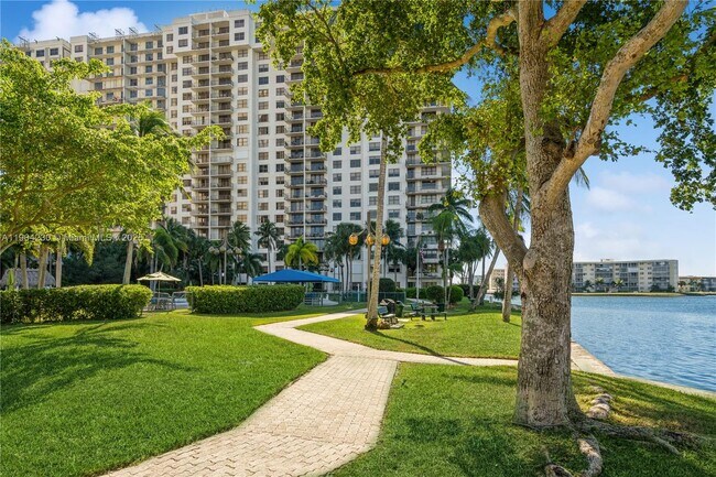 Foto del edificio - 18151 NE 31st Ct