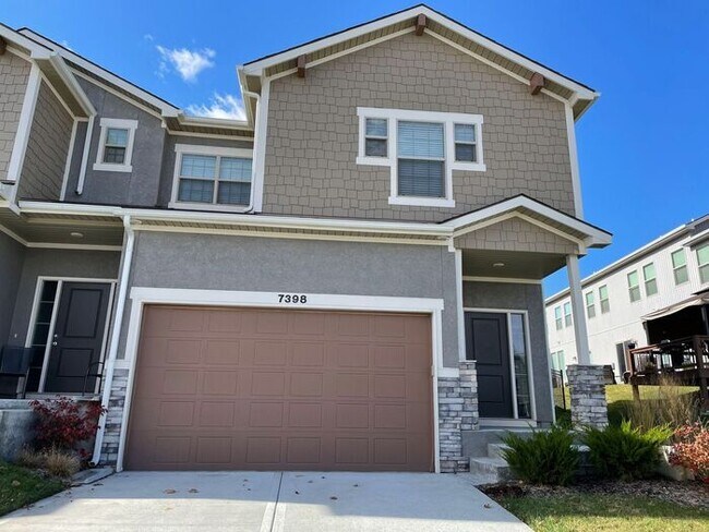 Foto del edificio - Beautiful 3 Bedroom, 2.5 Bathroom, 2 Car G...