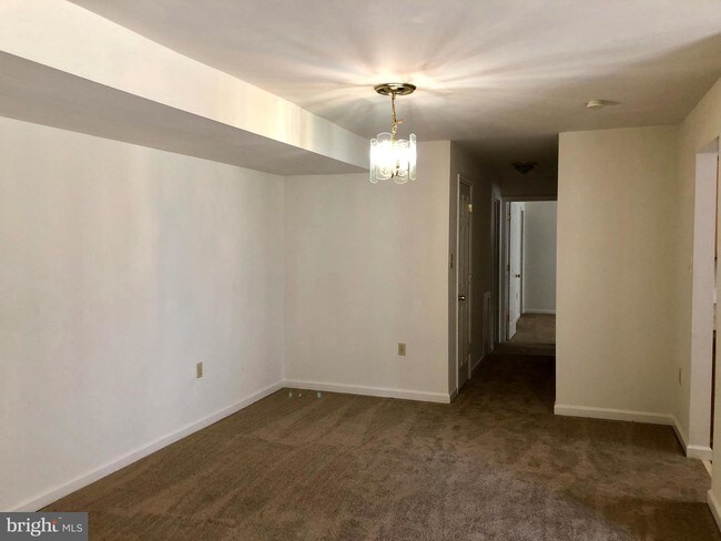 Foto del edificio - 11372 Cherry Hill Rd