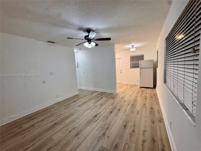 Foto del edificio - 2240 NE 171 St