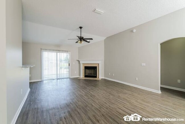 Building Photo - Reduced!