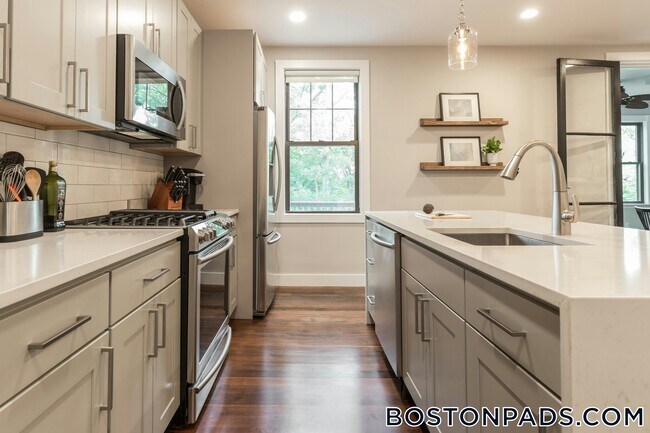 Building Photo - 65 Beech Glen St