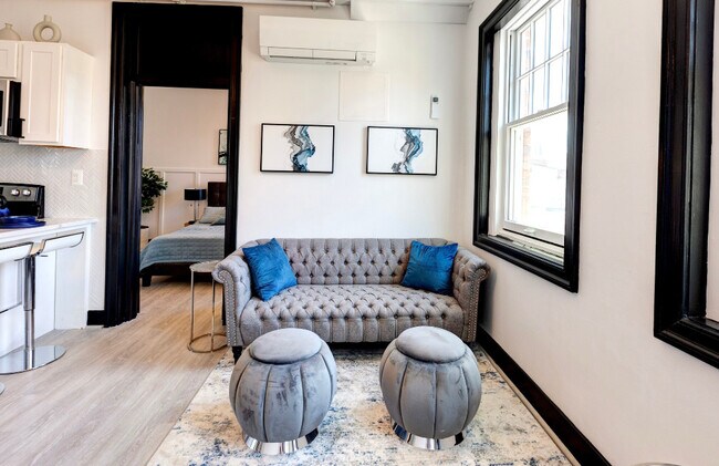 Building Photo - The Suites at 904 Saint Paul