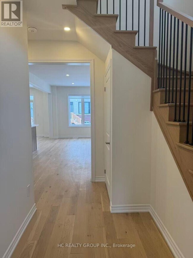 Photo du bâtiment - 664 Grand Ridge Ave