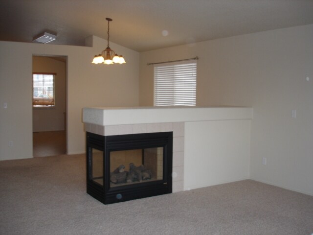 Chimenea de gas y comedor - 5570 Vermillion Bluffs Dr