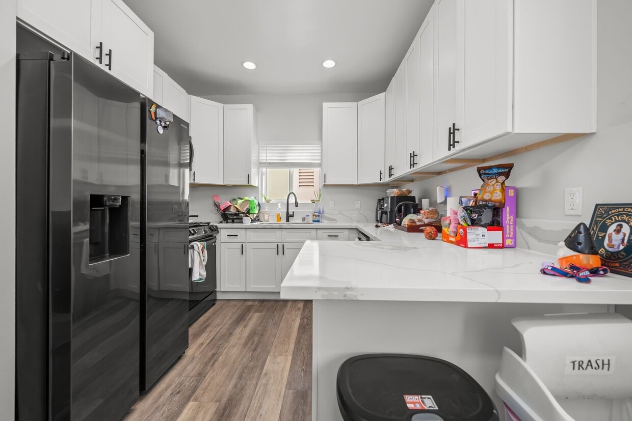Foto principal - 5229 E Falls View Dr