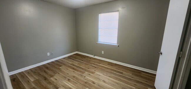Building Photo - Single Family Home 3BR / 1BA