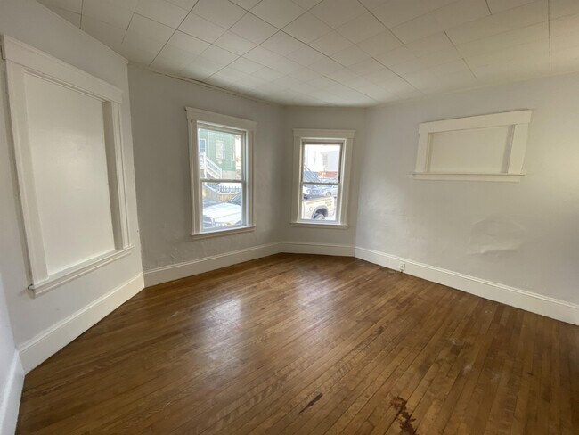 Building Photo - 7 Mott St