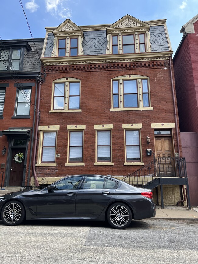 Building Photo - 507 Avery St