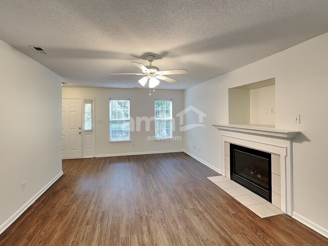 Foto del edificio - 5512 Chasewind Dr