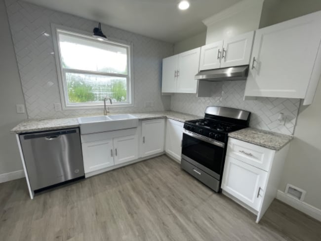 Photo - 2831 Jones St House