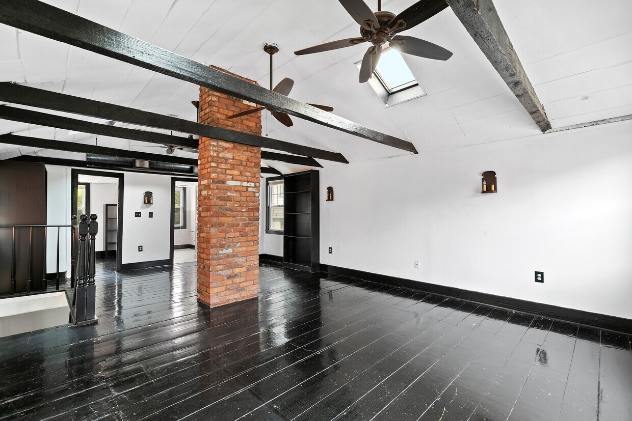 Primary Photo - 37 Edgewood Ave
