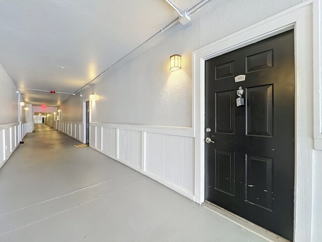 Building Photo - 206 E South St