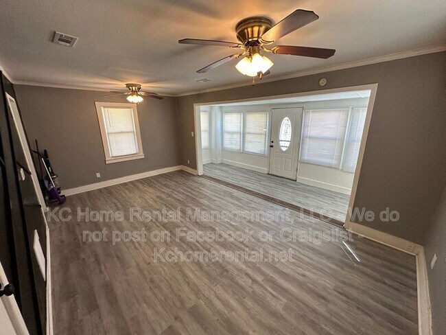 Foto del edificio - 2917 E 61st St