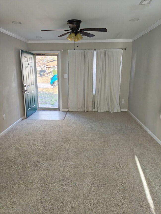Foto del edificio - 3 Bed, 1 Bath House in Newport News!