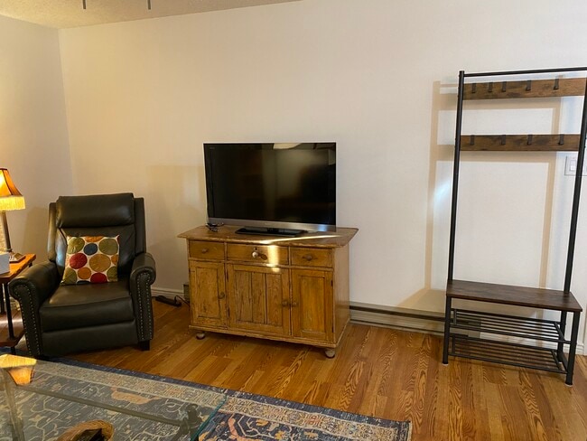 Livingroom(2) - 1851 Florida Rd