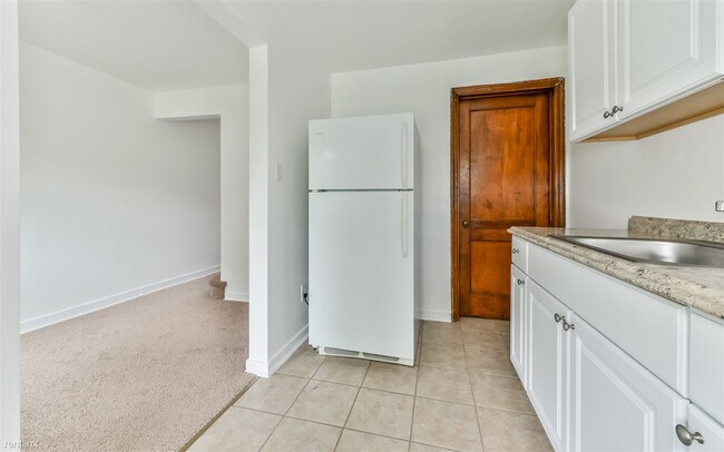 Building Photo - 2 br, 1 bath Townhome - 608 Church St