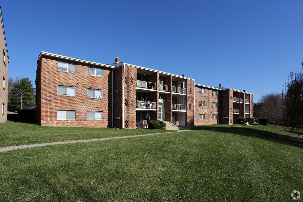 Primary Photo - Eagle Stream Apartments