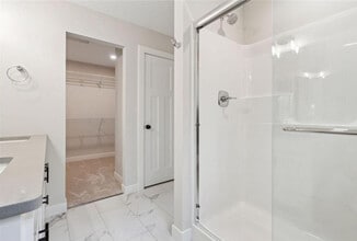 Building Photo - 826 104th Ave NW