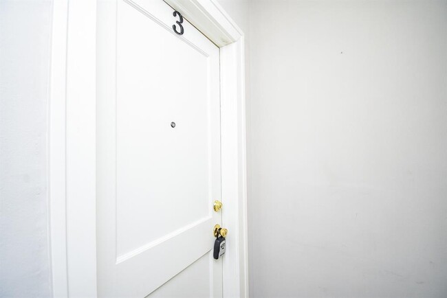 Building Photo - 1313 Peden St