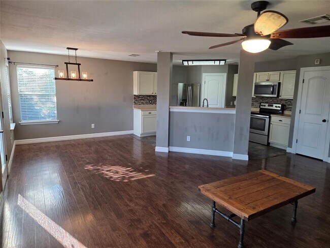 Building Photo - 208 Rock Hound Ln