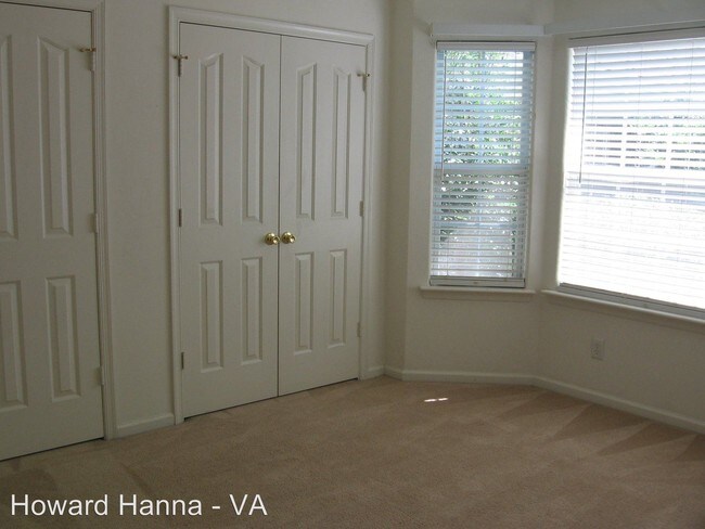 Building Photo - 3 br, 2 bath House - 100 Lands End Lane