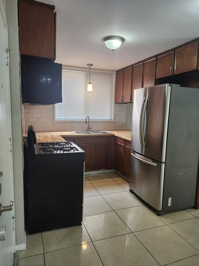 Foto del edificio - 654 E 80th St
