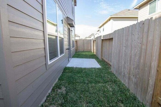 Building Photo - 18614 Queesborough Creek Rd