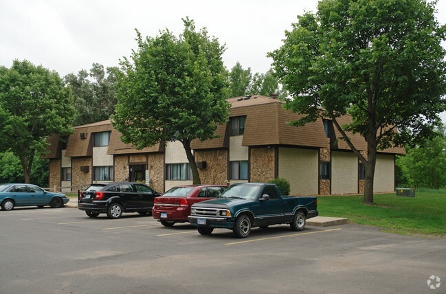 Building Photo - Oakwood Estates Apartments