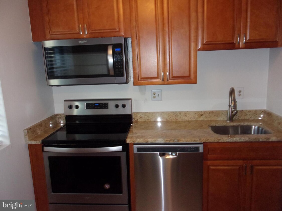 Foto principal - 1776 N Troy St