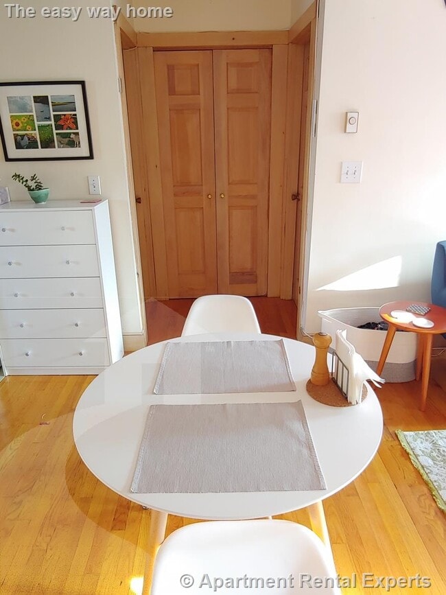 Building Photo - 43 Ivaloo St