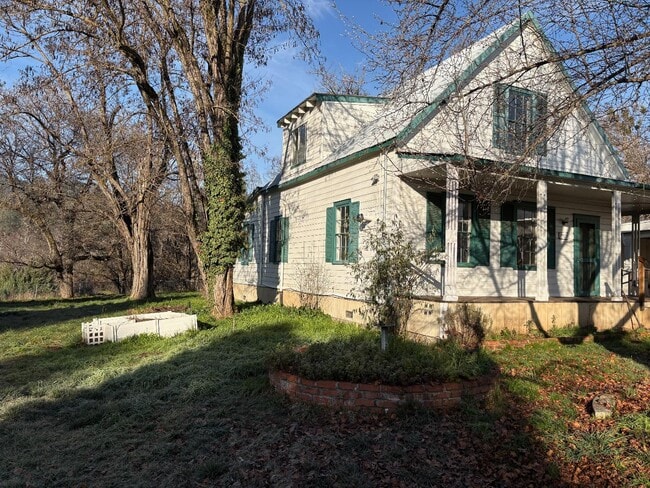 Building Photo - 260 Mill St