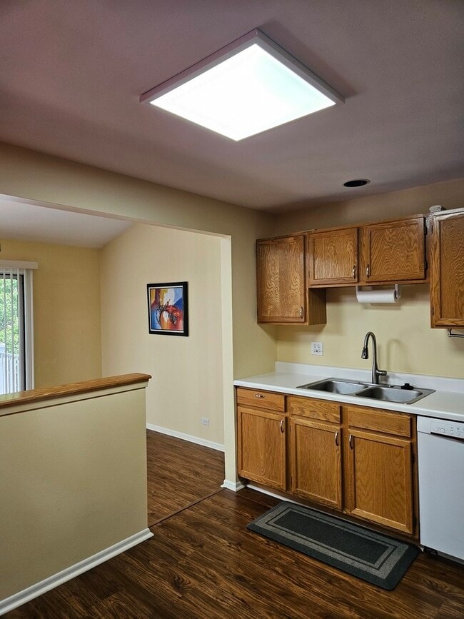 Building Photo - 2882 Meadow Ln
