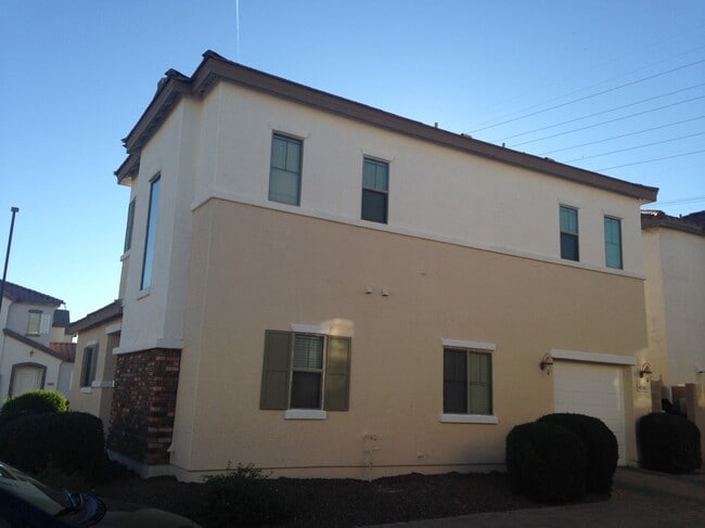 Building Photo - 4749 E Olney Ave