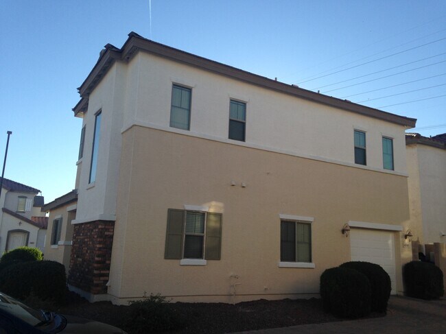 Foto del edificio - 4749 E Olney Ave