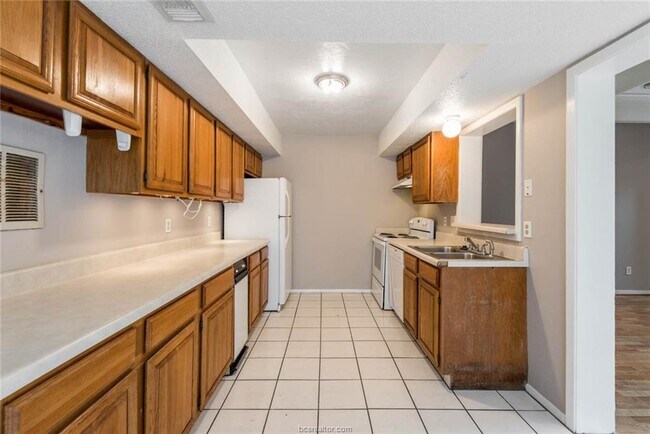 Building Photo - 1532 Wolf Run