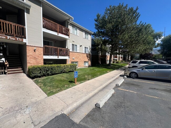 Building Photo - 857 Meadow Pine Ct