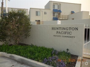 Building Photo - 711 Pacific Coast Hwy