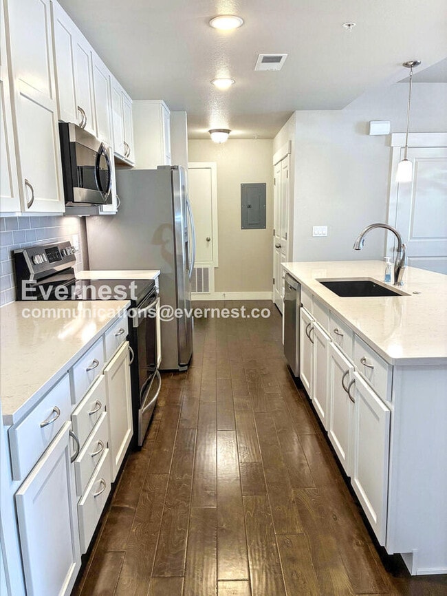 Foto del edificio - 2750 Illinois Dr