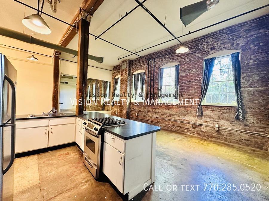 Foto principal - 887 West Marietta St NW