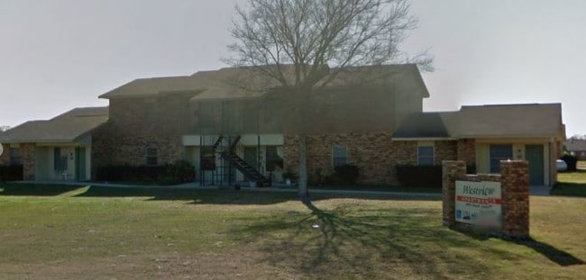 Building Photo - Oaks of Westview