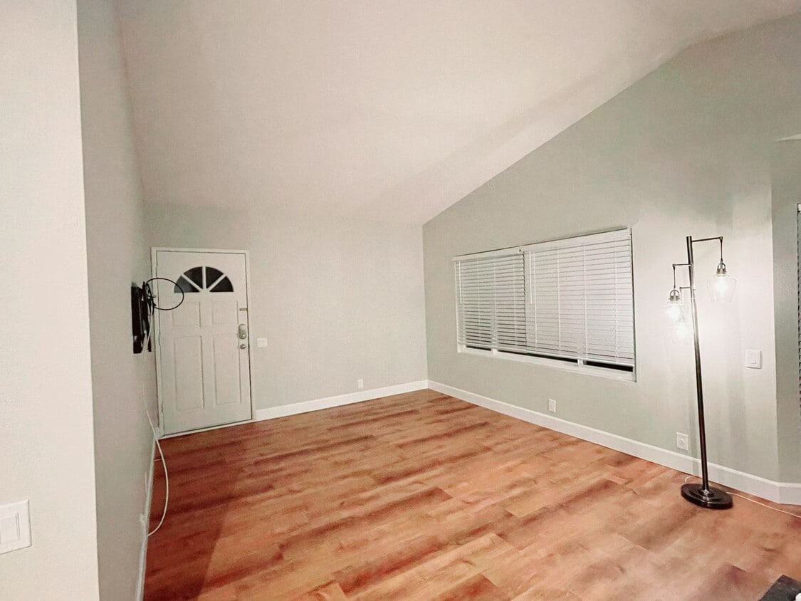 Primary Photo - Conveniently Located Single Level Soda Cre...