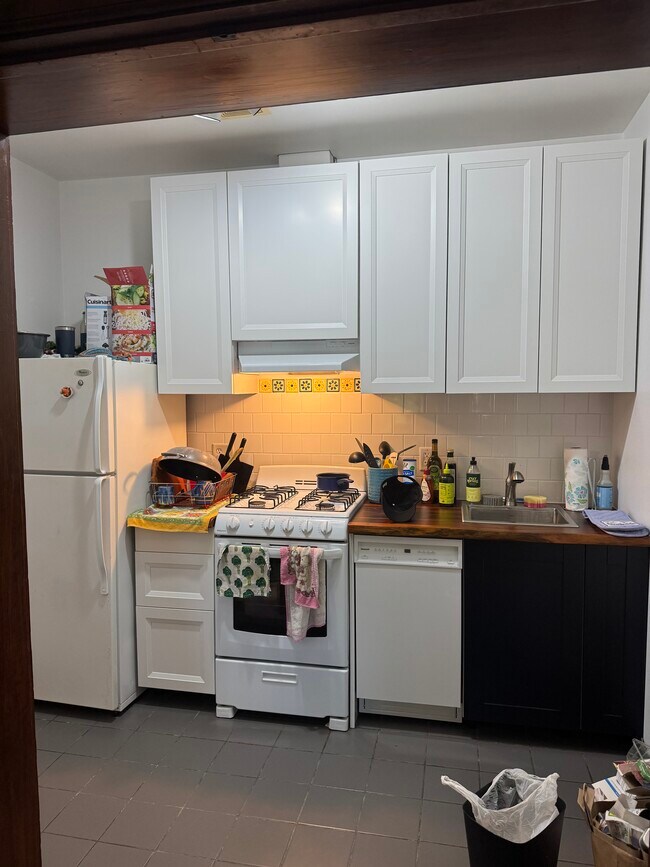 Foto del edificio - 811 E College St