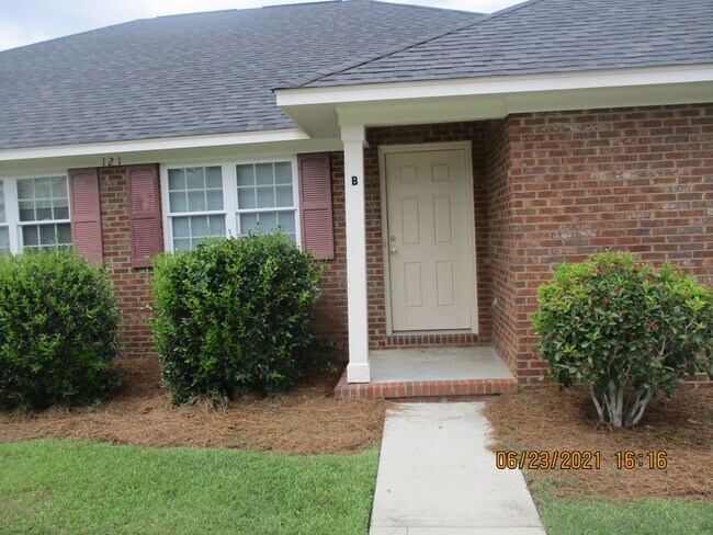 Foto del edificio - 121 Magnolia Ct