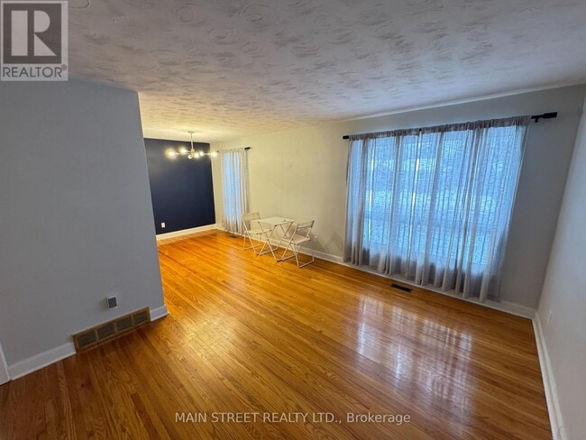 Photo du bâtiment - 57 Dunning Ave