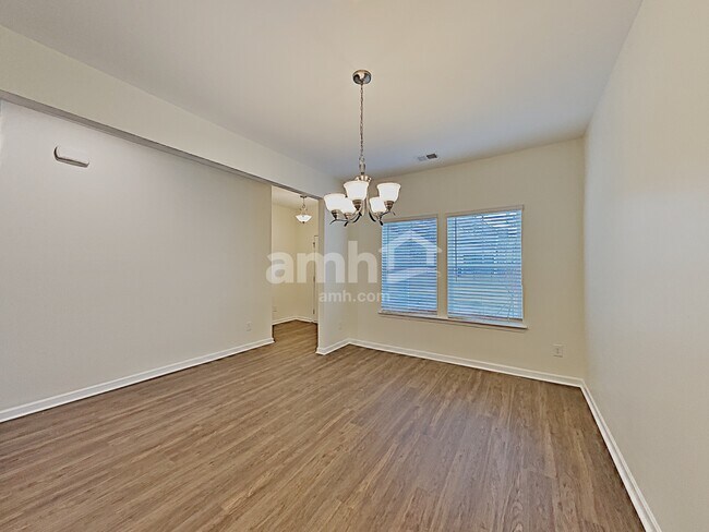 Foto del edificio - 299 Ivy Brook Dr