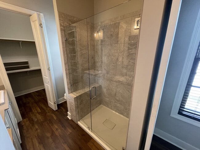 Building Photo - 1007 Camellia Blvd