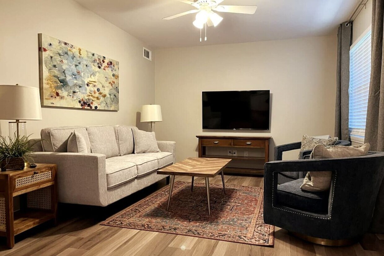 2 Bed 1 Bath Near Campus! Water/Sewer/Trash Included!! - 2 Bed 1 Bath Near Campus! Water/Sewer/Trash Included!!